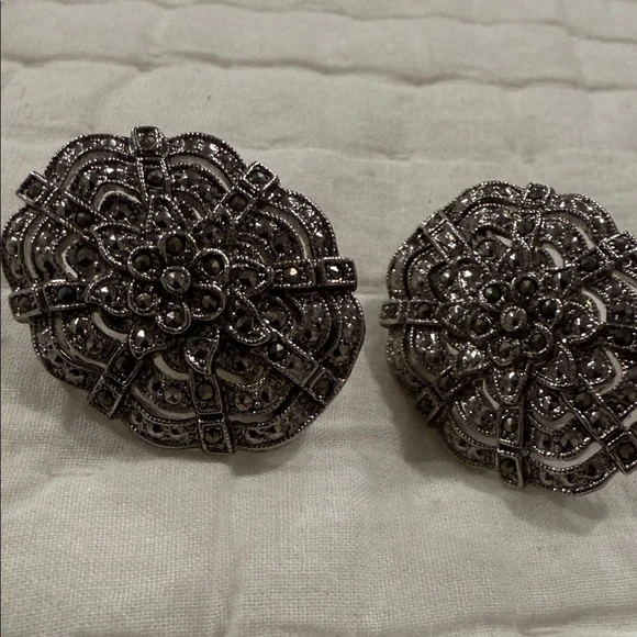 Gunmetal Filigree Floral Clip Earrings - Elegant Women’s Jewelry - Picture 2 of 8